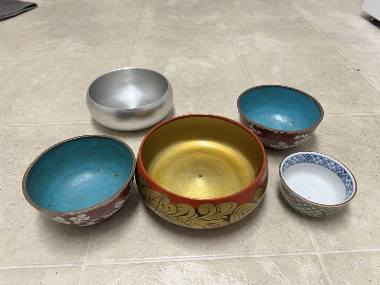 Set of decorative bowls