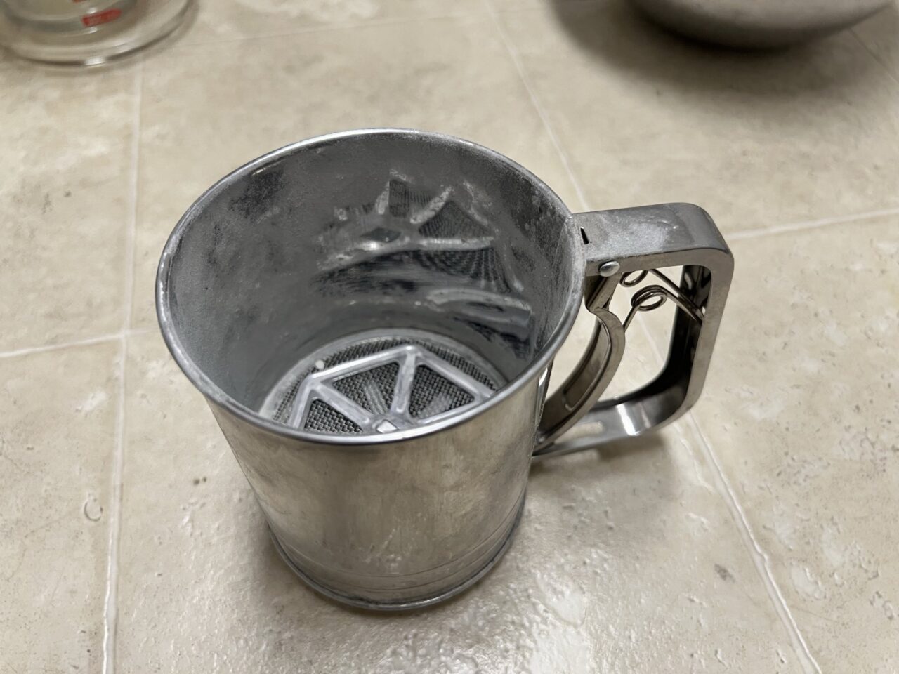 Flour sifter