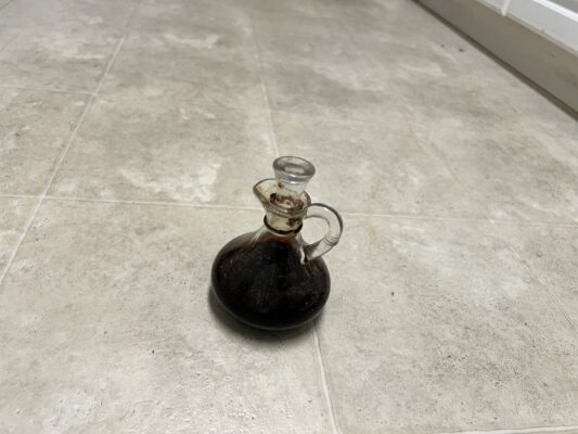 Glass oil cruet