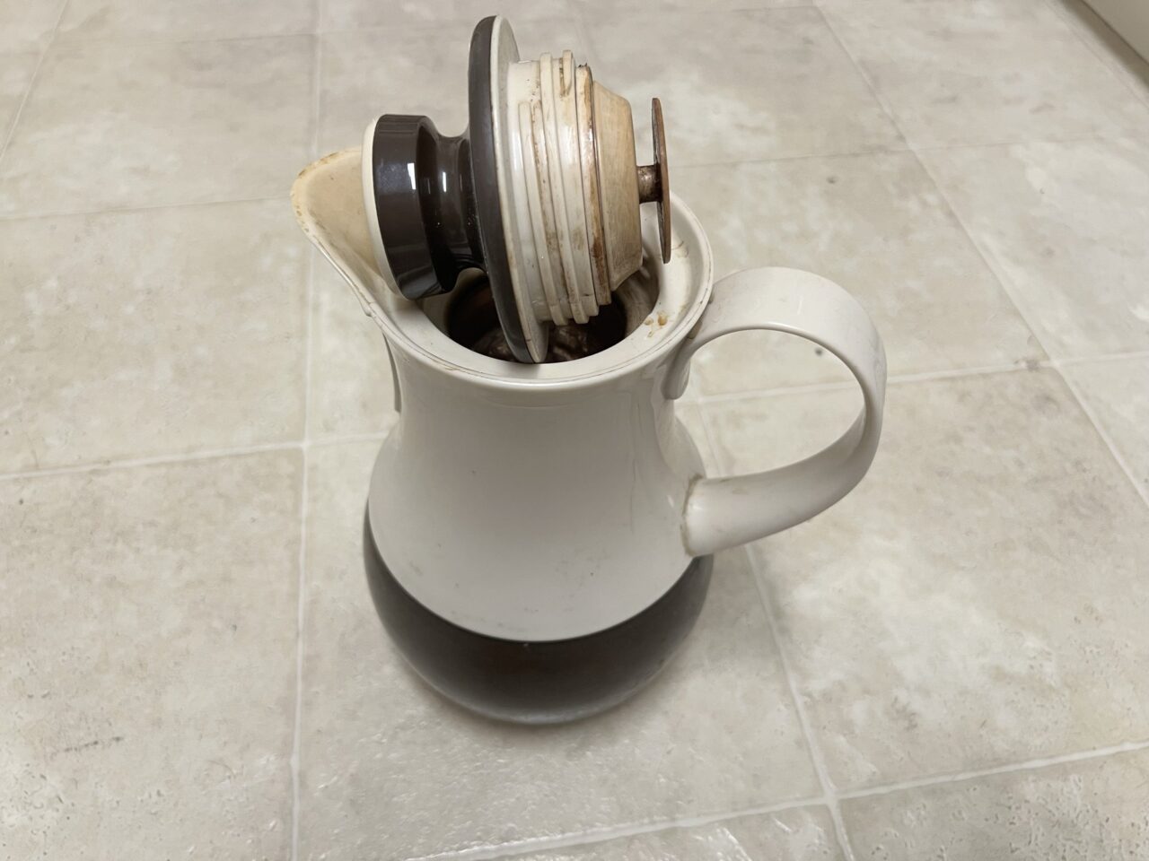 Insulated coffee carafe