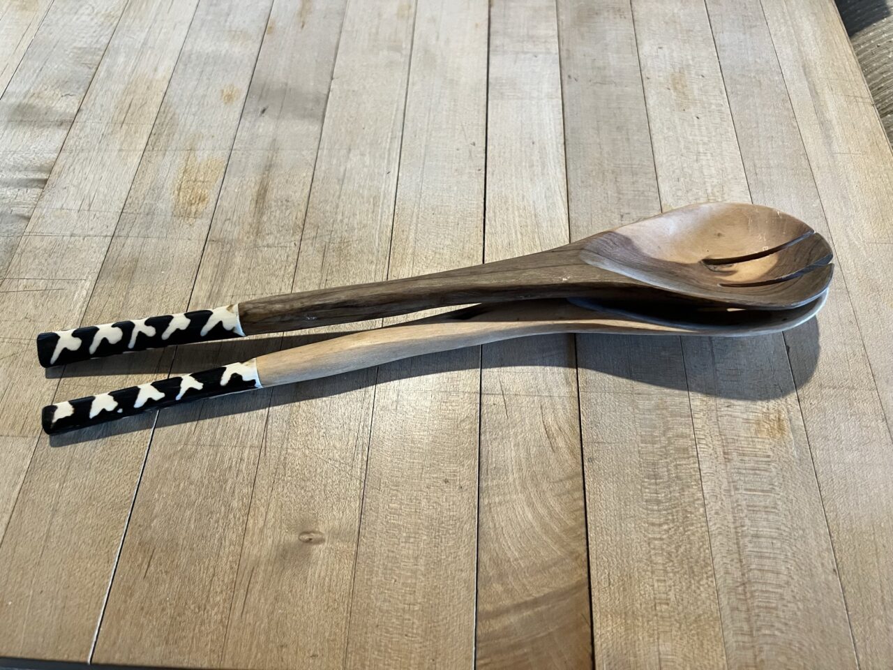 Salad servers