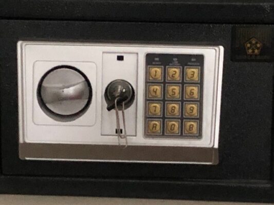 Electronic safe