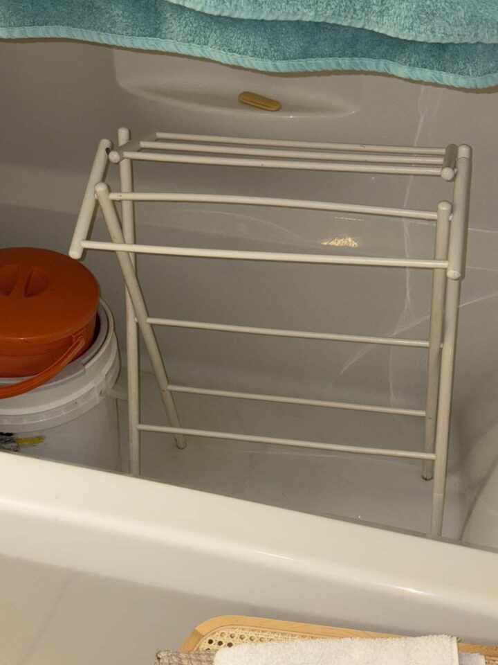 Folding drying rack
