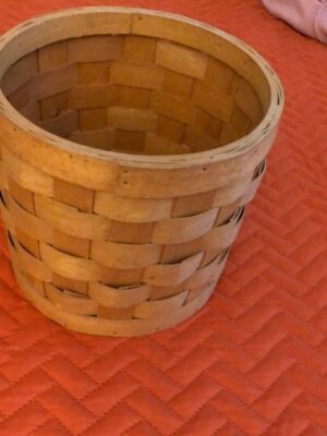Round woven basket